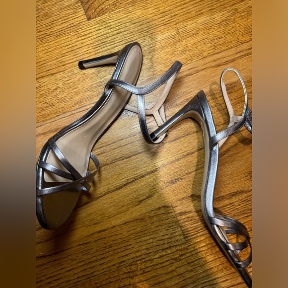 Brand New Stuart Weitzman Starla Silver Strappy Sandals Size 10 - Picture 8 of 16